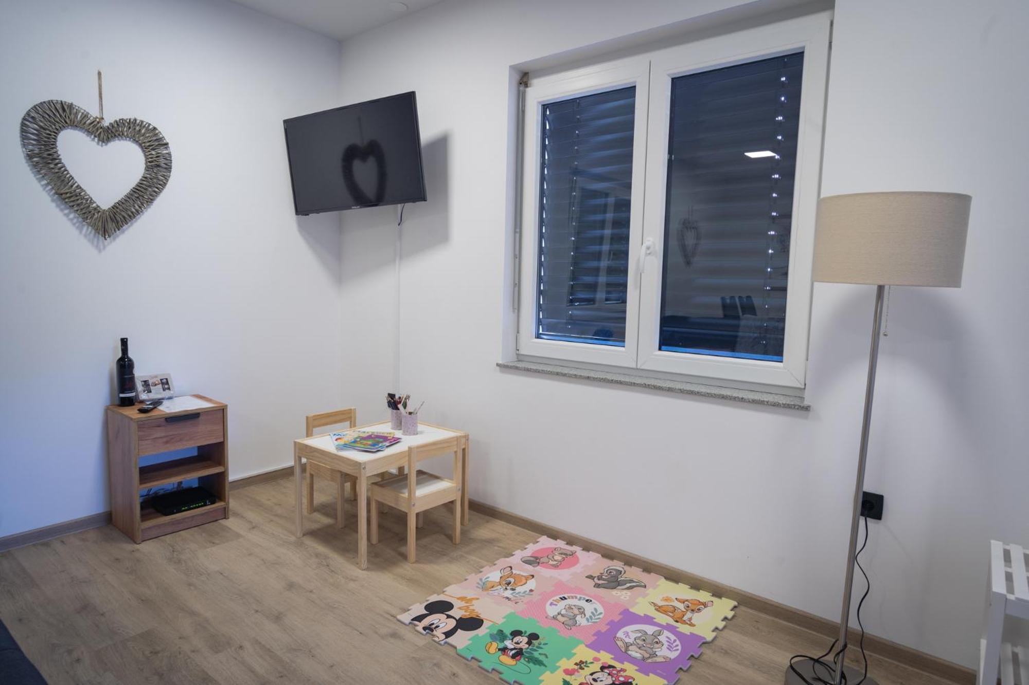 Ferienwohnung Cuckoo'S Alpine Nest Lesce  Exterior foto